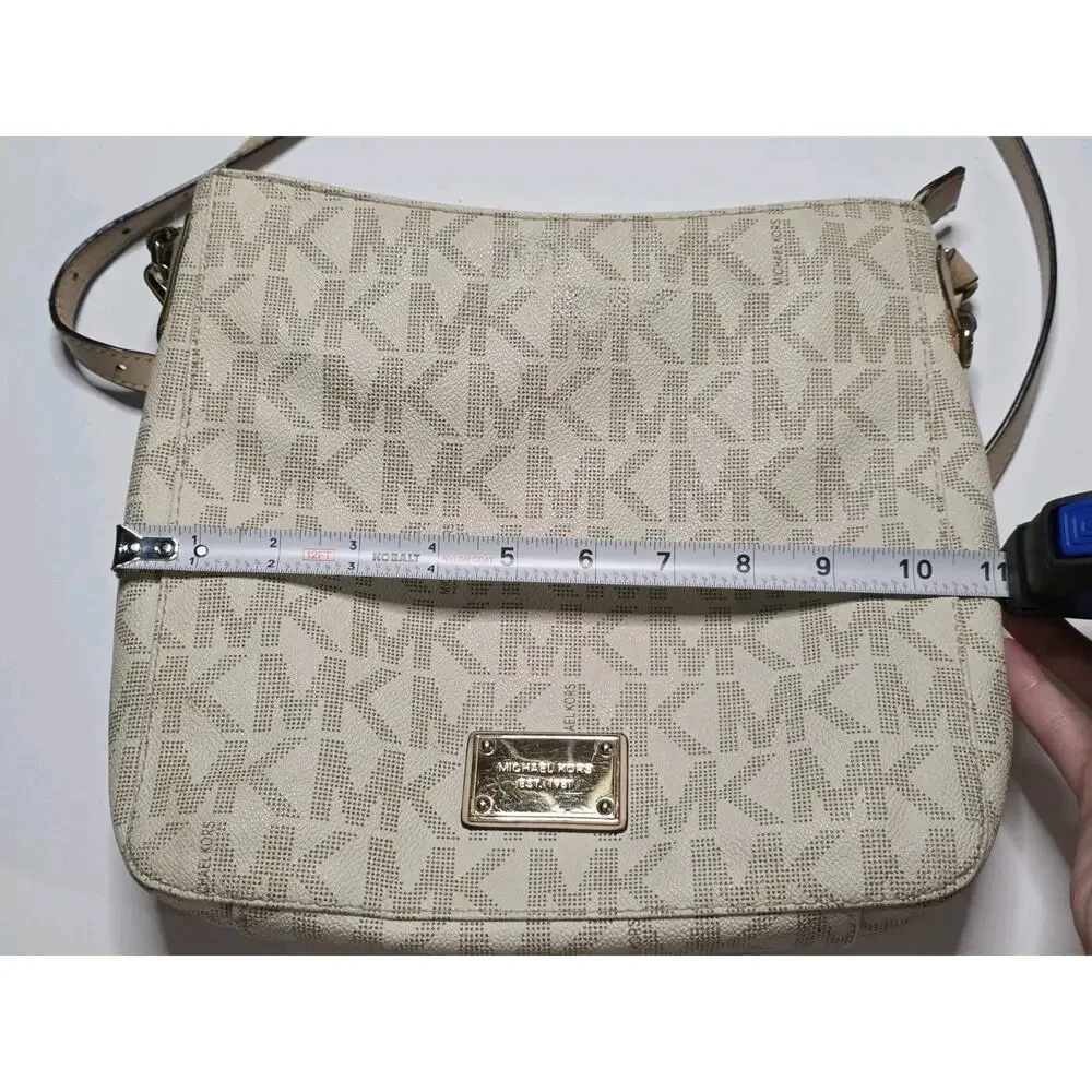Michael Kors Jet Set Travel Signature Logo Messenger Bag - Color cream